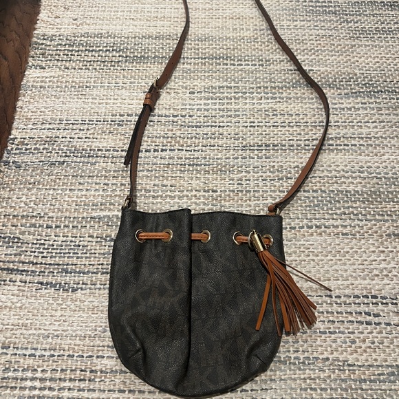 Michael Kors Small Crossbody Bucket Bag Purse Fringe Tassel - Picture 5 of 8